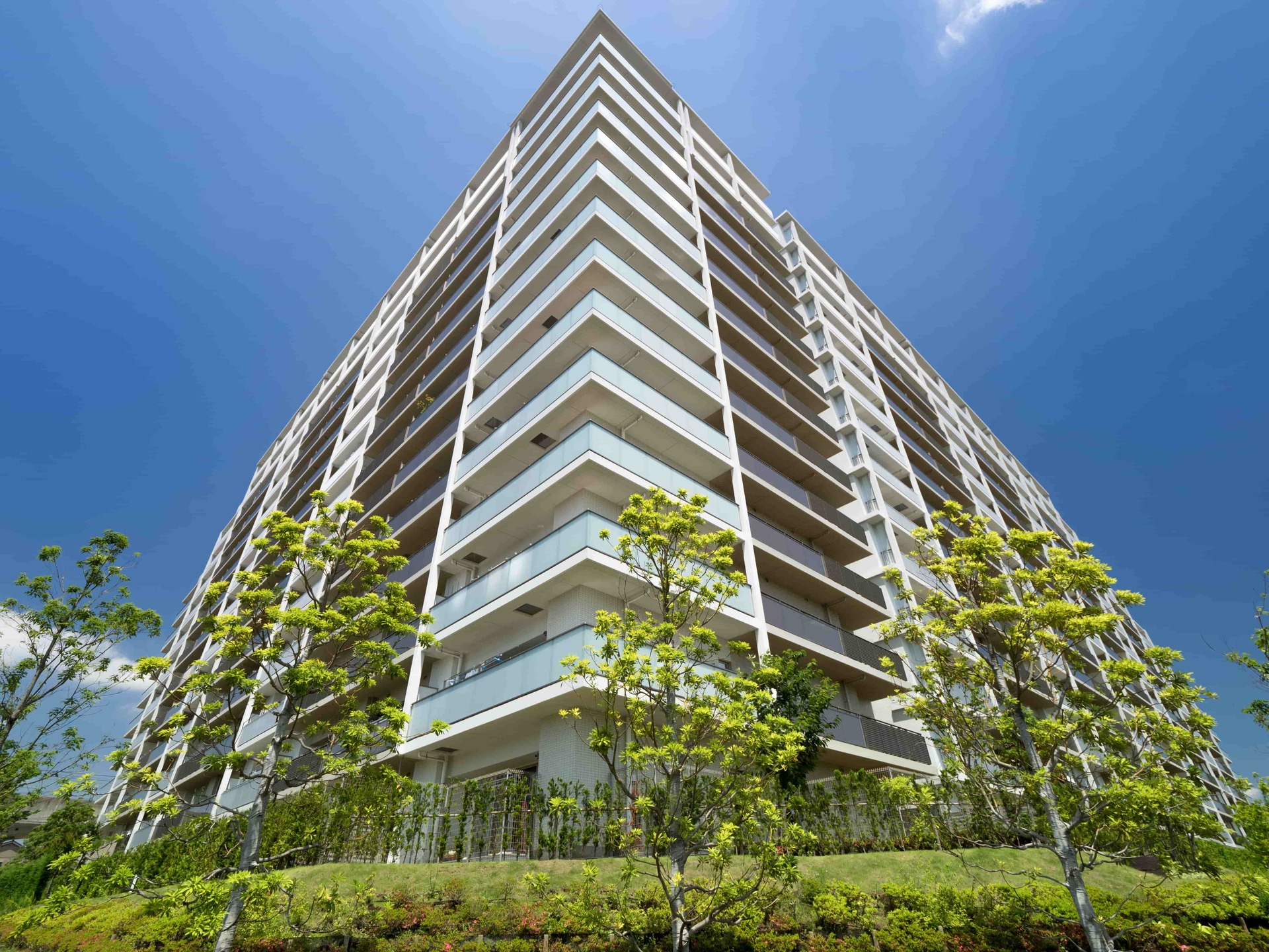 マンションも対応可能 | 神奈川県横須賀の外壁洗浄なら株式会社RAY